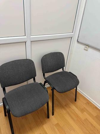 Продам мягкие офисные стулья-кресла