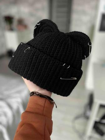 Шапка ручной работы с ушками и металическим декором