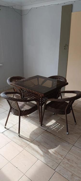 Продаю стильные ротанговые столы и стулья!