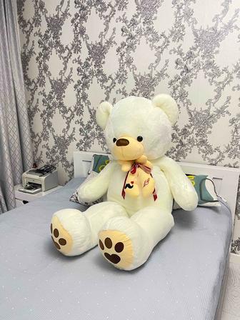 Продам плюшевого медведя 1,6м (новый)