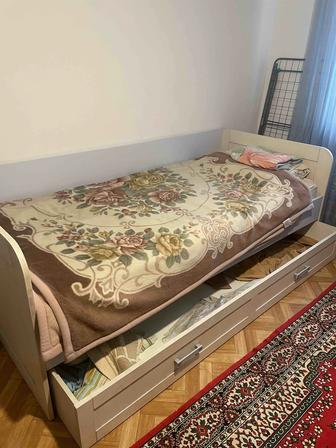 Кровать с матрасом