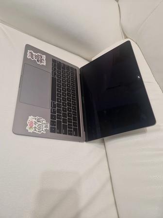 Продам MacBook pro, куплен в Америке