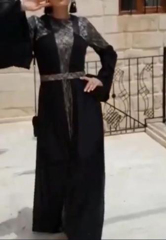 Вечернее платье с кружевами