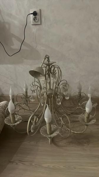 Люстра в идеальном состоянии