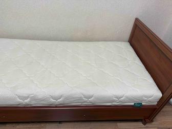 Продам кровать вместе с матрасом
