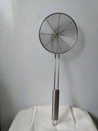 ПРОДАМ ДЁШЕВО шумовку, большую, 4х14см, из стали, ЕС, БУ