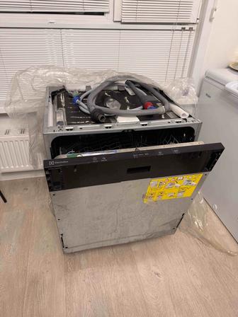 Продам встраиваемую посудомоечную машину