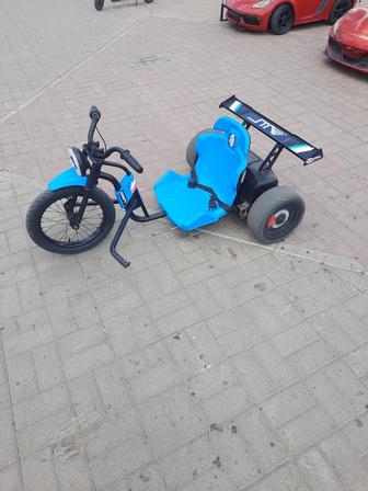 Продам детский электромобиль