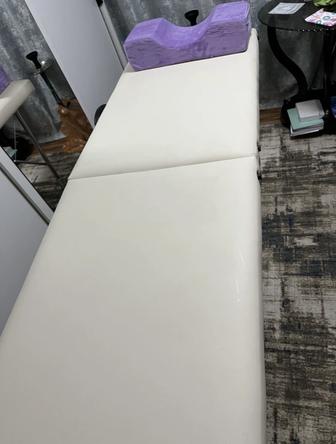 Продам кушетку вместе со всем прилагающим на фото