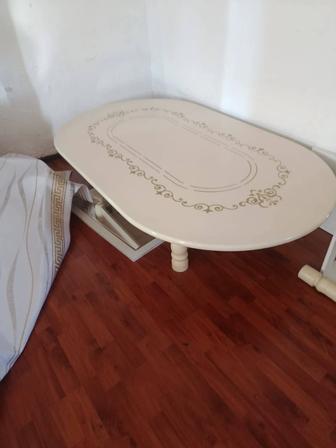 Стол для гостей