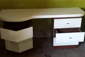 Стол для офиса и дома