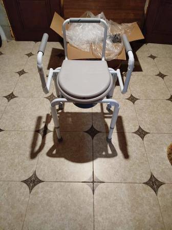 Стул с санитарным оснащением (биотуалет), новый в упаковке.
