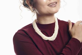 Многорядное колье из бисера в оттенке айвори (слоновая кость)