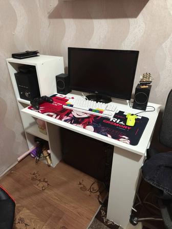Продам компьютерный стол