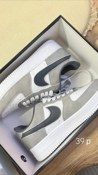 Nike женская