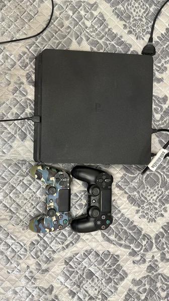 Продам PS4 с джойстиками