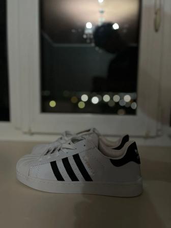 Продам обувь adidas superstar