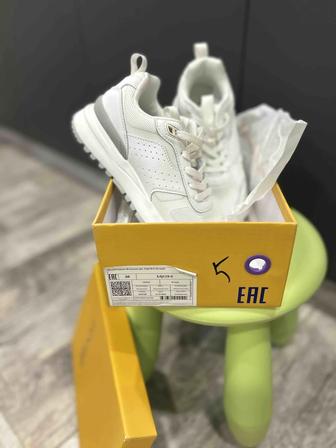 Продам кроссовки