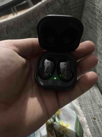 Наушники Samsung buds live