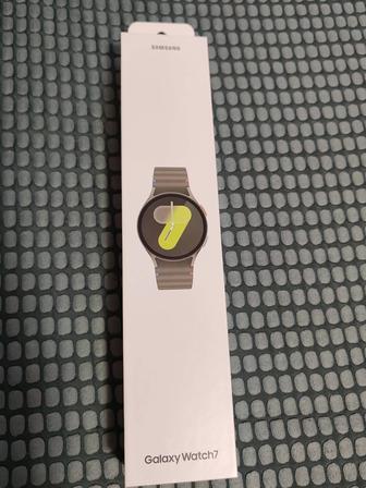 Продам новые часы Galaxy Wafch7