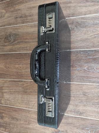 Дипломат кейс с кодовыми замками