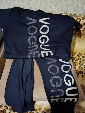 Костюм женский, трикотаж.