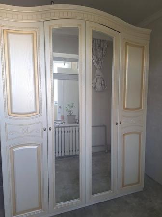 Продам спальный гарнитур.