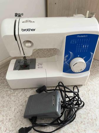 Продам швейную машинку