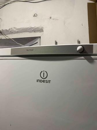 продаем морозильник Indesit