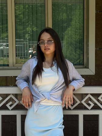Официант / официантка