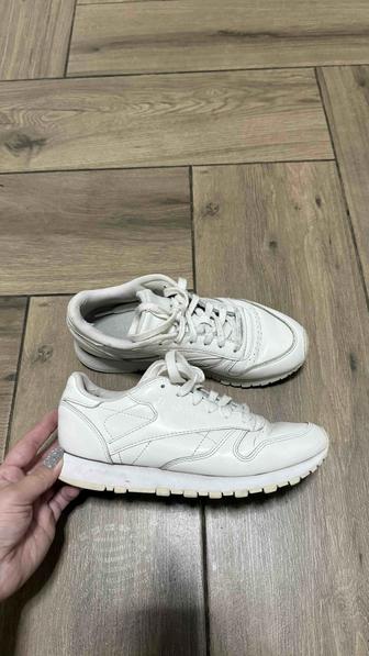 Отдам даром кроссовки Reebok, б/у - 35 размер