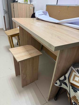 Продам обеденный стол с табуретками