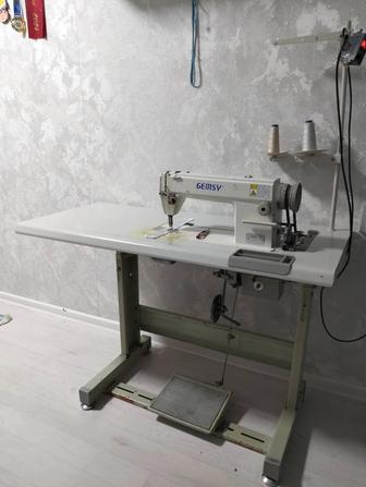 Продаю швейную машинку