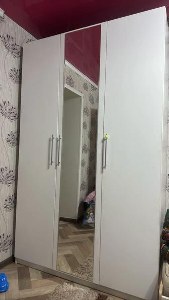 Шкаф новый почти