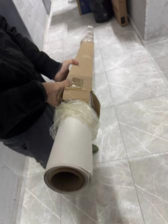 Бумажный фон белый около 9 10 метров рулон