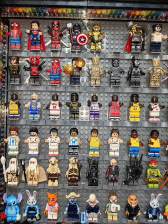 Продам лего человечков