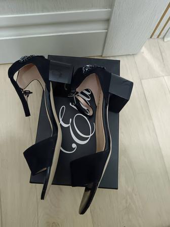 Женские босоножки