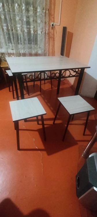 Кованная мебель для кухни в квартиру