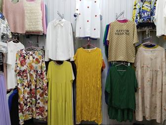 Продажа женских платьев.