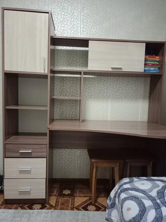 Продам компьютерный стол