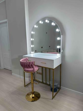 Сдам в аренду стол для визажиста / хейр стилиста