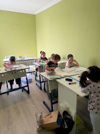 парты со стульями