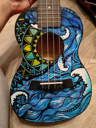 Укулеле с росписью, в хорошем состоянии