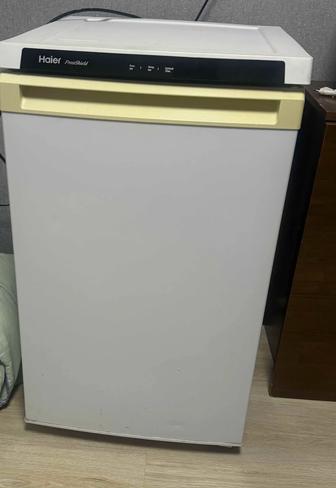 Продам морозильник Haier