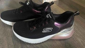 Продам женские кроссовки skechers