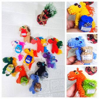 Магниты- лошадки, подарок на новый год, вязаные изделия