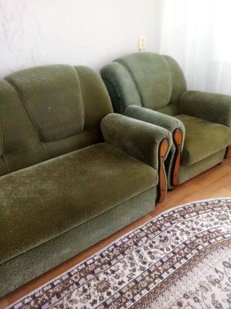Продам диван и два кресла