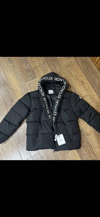 Продам утепленные зимнюю куртку