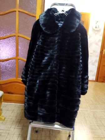 Шуба черная норка из хвостиком с большим капюшоном 46 размер.