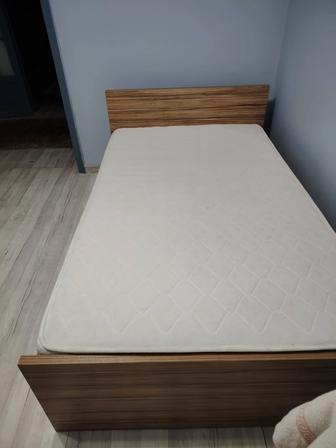 Продам кровать полуторку